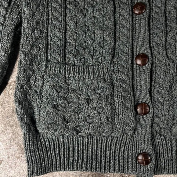 Vintage 80s Green Irish wool cardigan with wooden buttons - Picture 3 of 5